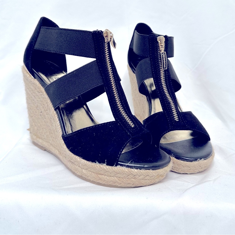 BNIB Guess black zipper espadrille wedge sandals